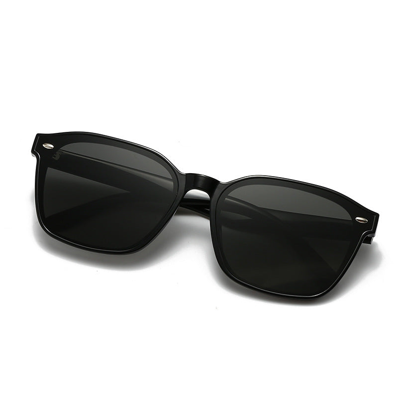 Square sunglasses for men and women