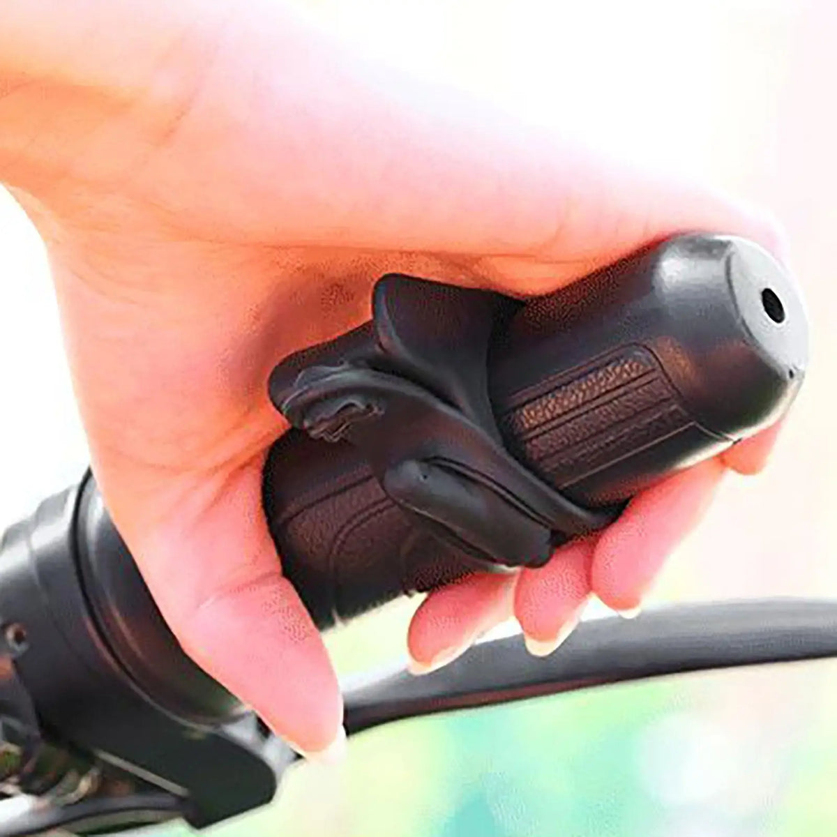 Motorcycle Throttle Clip Cruise Control Rotatable Throttle Clip Riding Wrist Boost for Scooter Electric Bike Electromobile ﻿