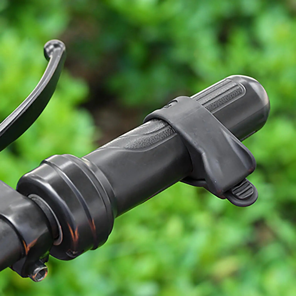 Motorcycle Throttle Clip Cruise Control Rotatable Throttle Clip Riding Wrist Boost for Scooter Electric Bike Electromobile ﻿